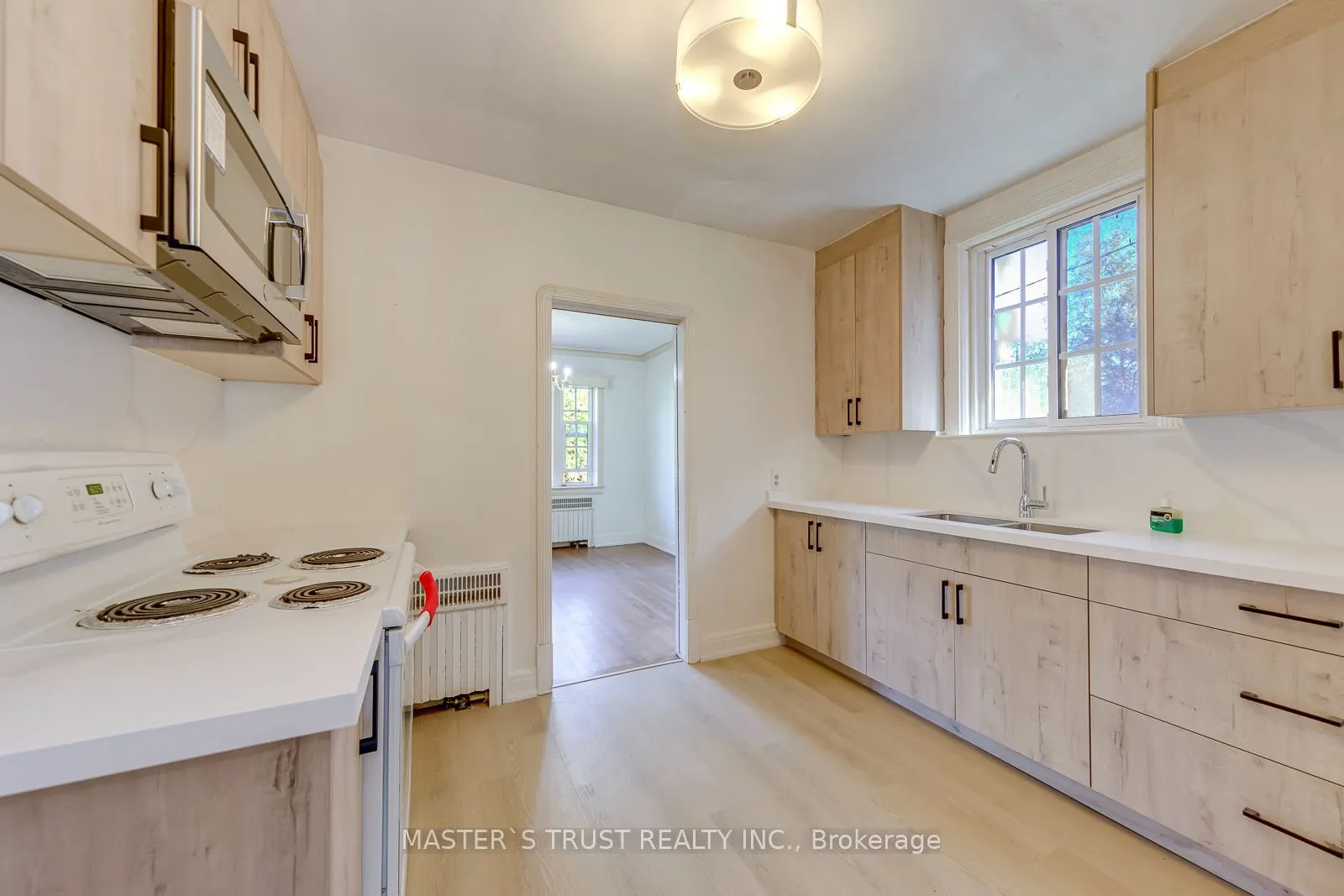 389 Lawrence Avenue W