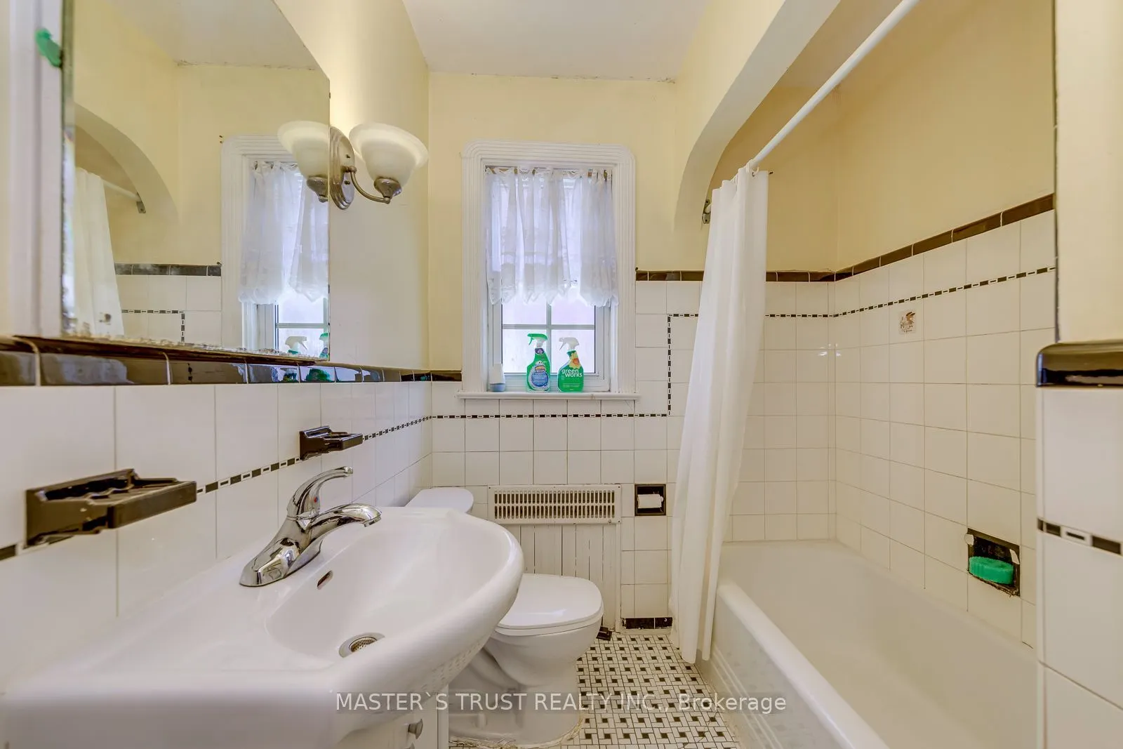 389 Lawrence Avenue W