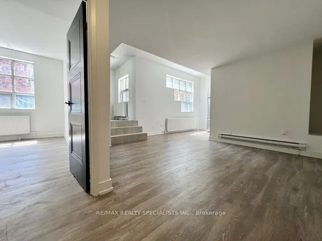 100 Gloucester Street S #903