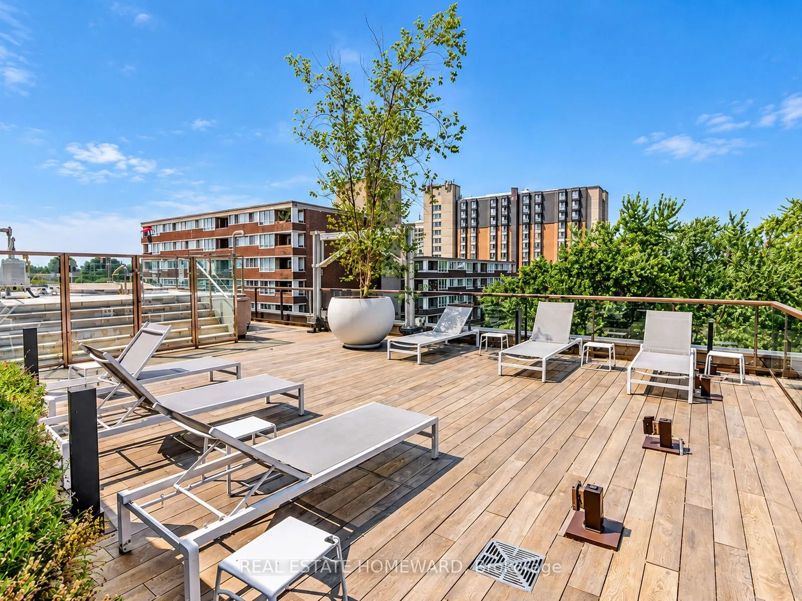 80 Vanauley Street #406