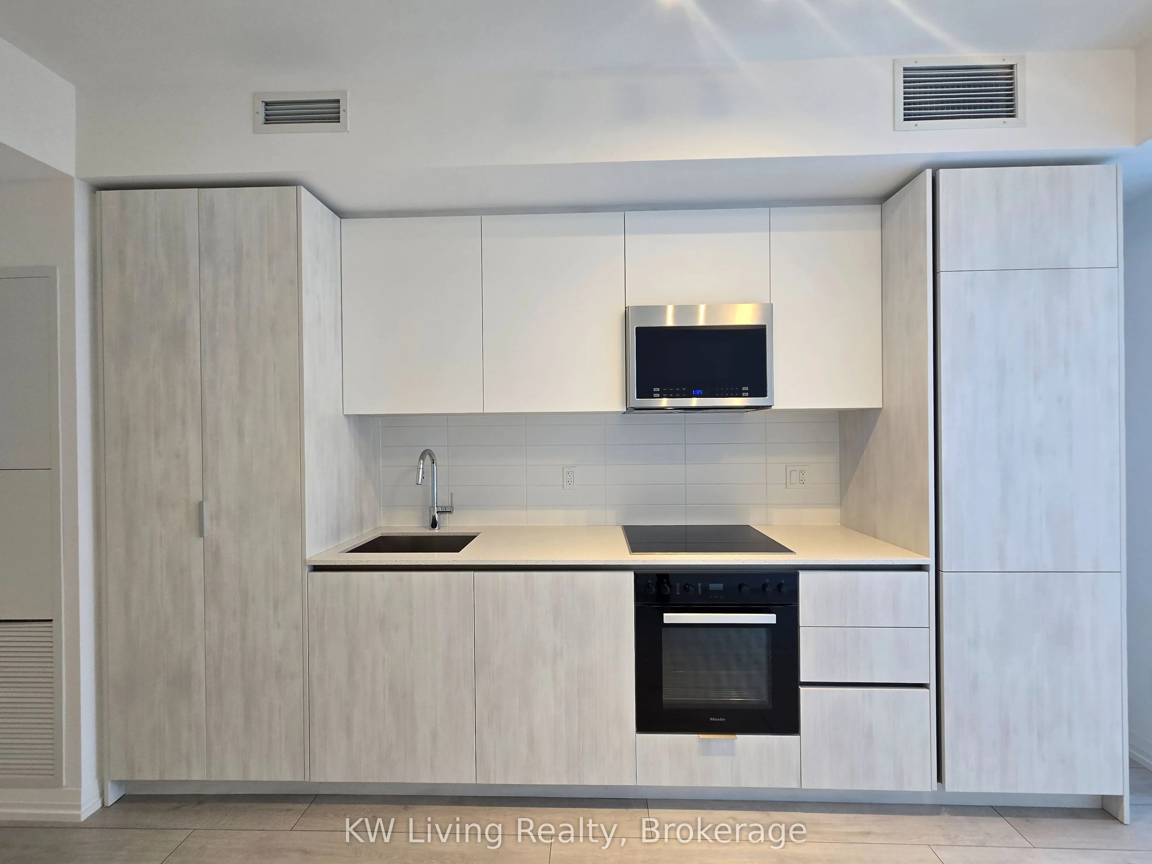 400 King Street W #2816