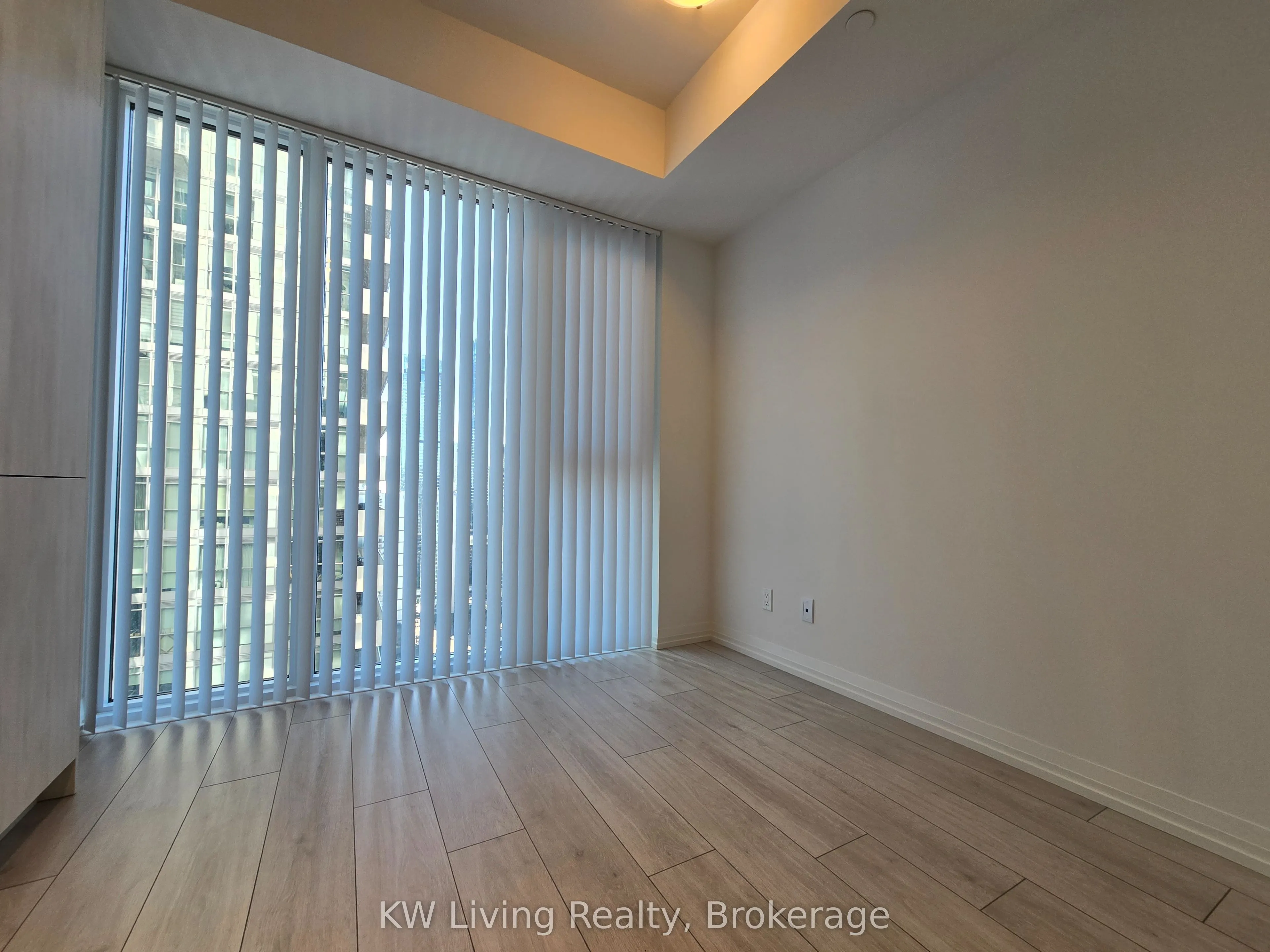 400 King Street W #2816