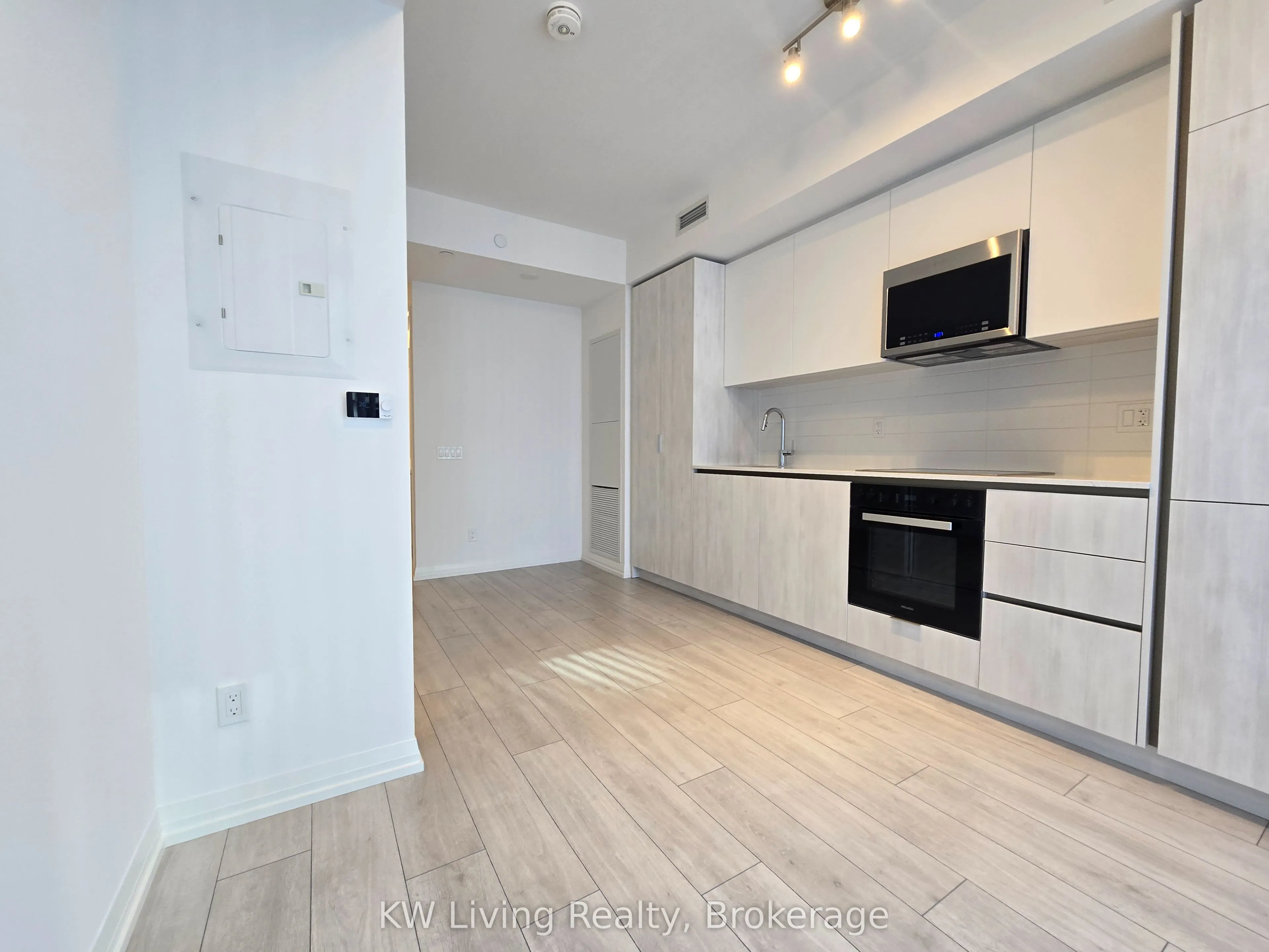 400 King Street W #2816