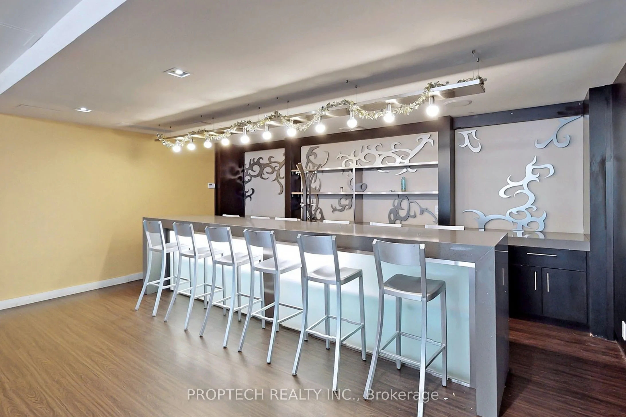 5 Hanna Avenue #509