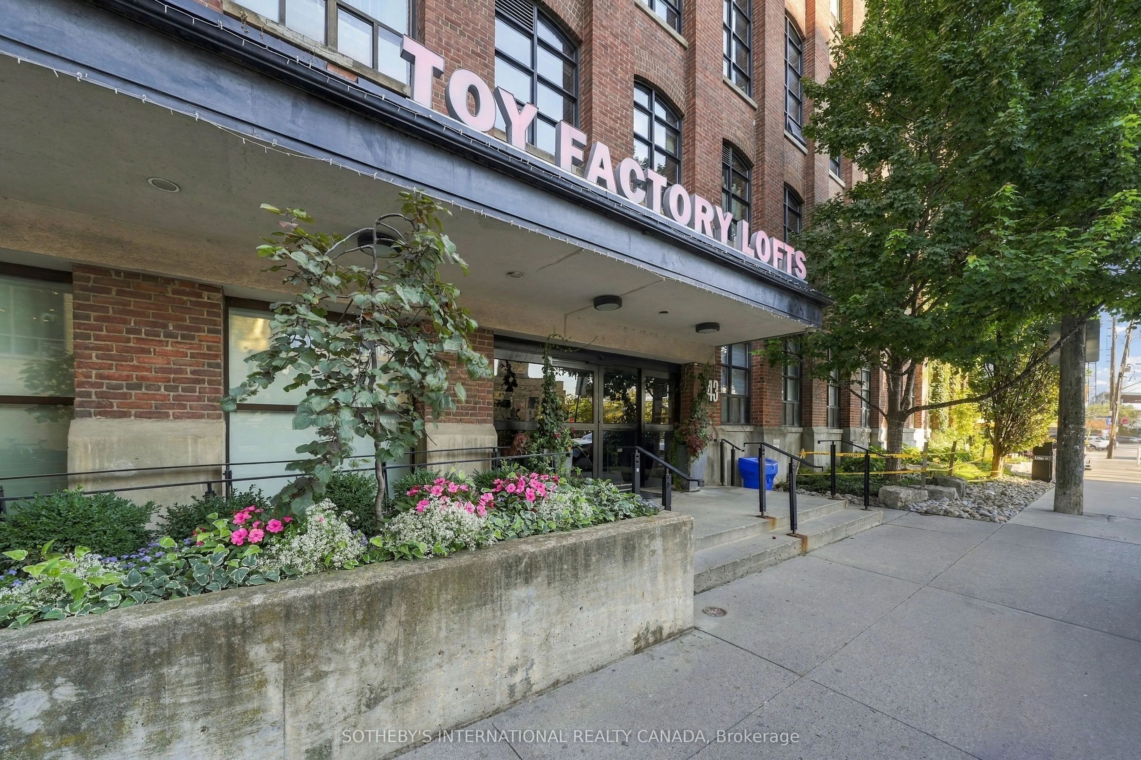 43 Hanna Avenue #103