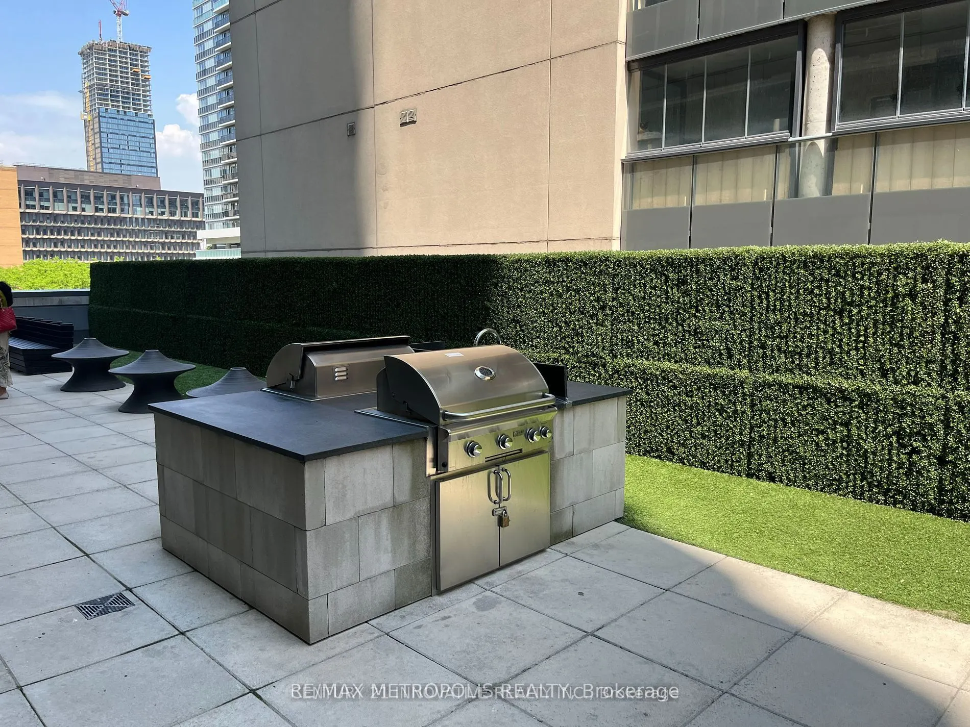 68 Shuter Street #605