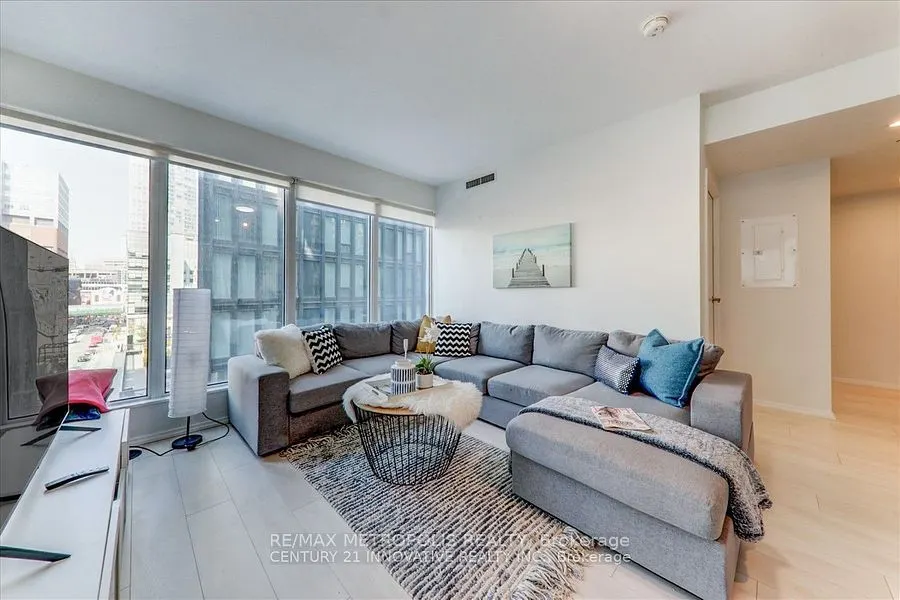 68 Shuter Street #605