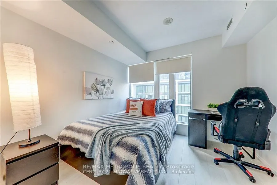 68 Shuter Street #605