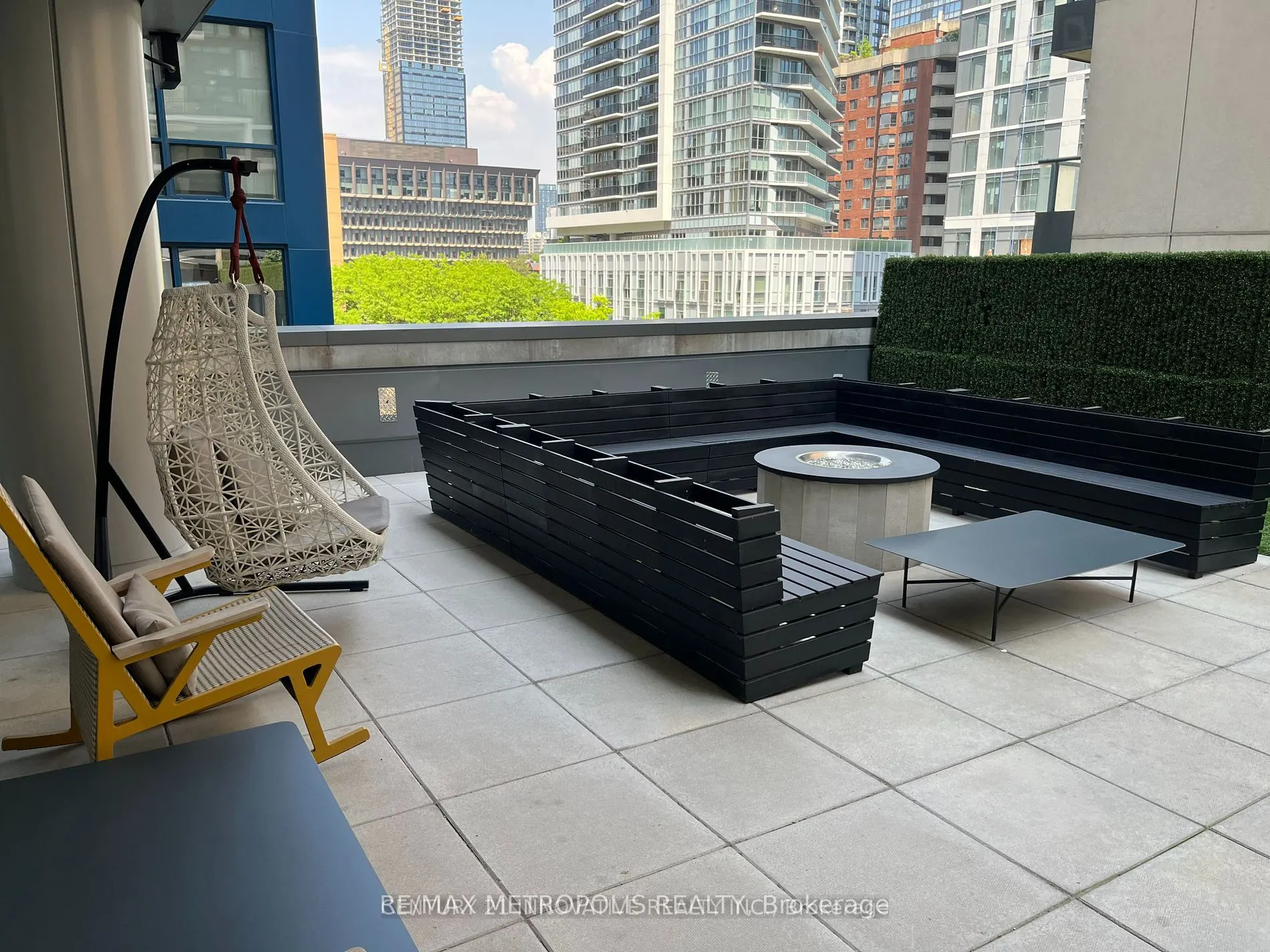 68 Shuter Street #605