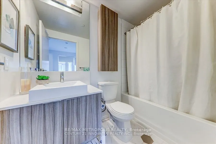 68 Shuter Street #605