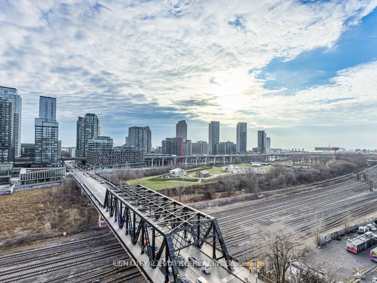 27 Bathurst Street #901W