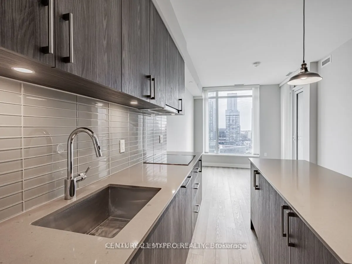 27 Bathurst Street #901W
