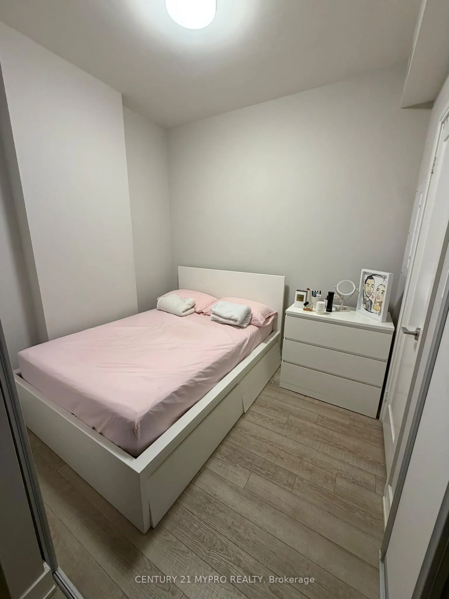 27 Bathurst Street #901W