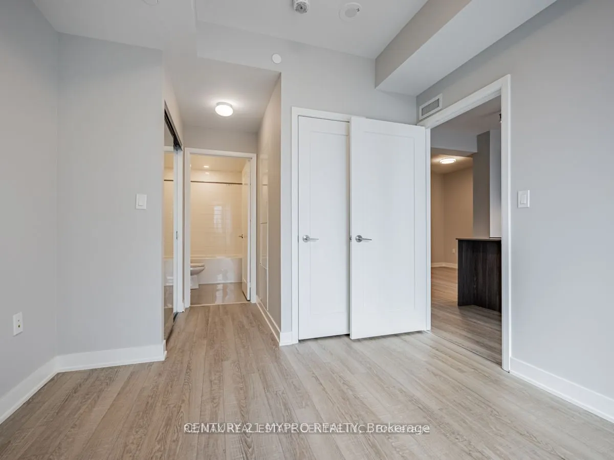 27 Bathurst Street #901W