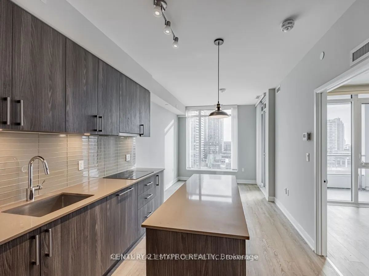 27 Bathurst Street #901W