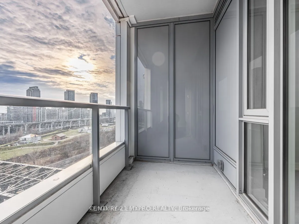 27 Bathurst Street #901W