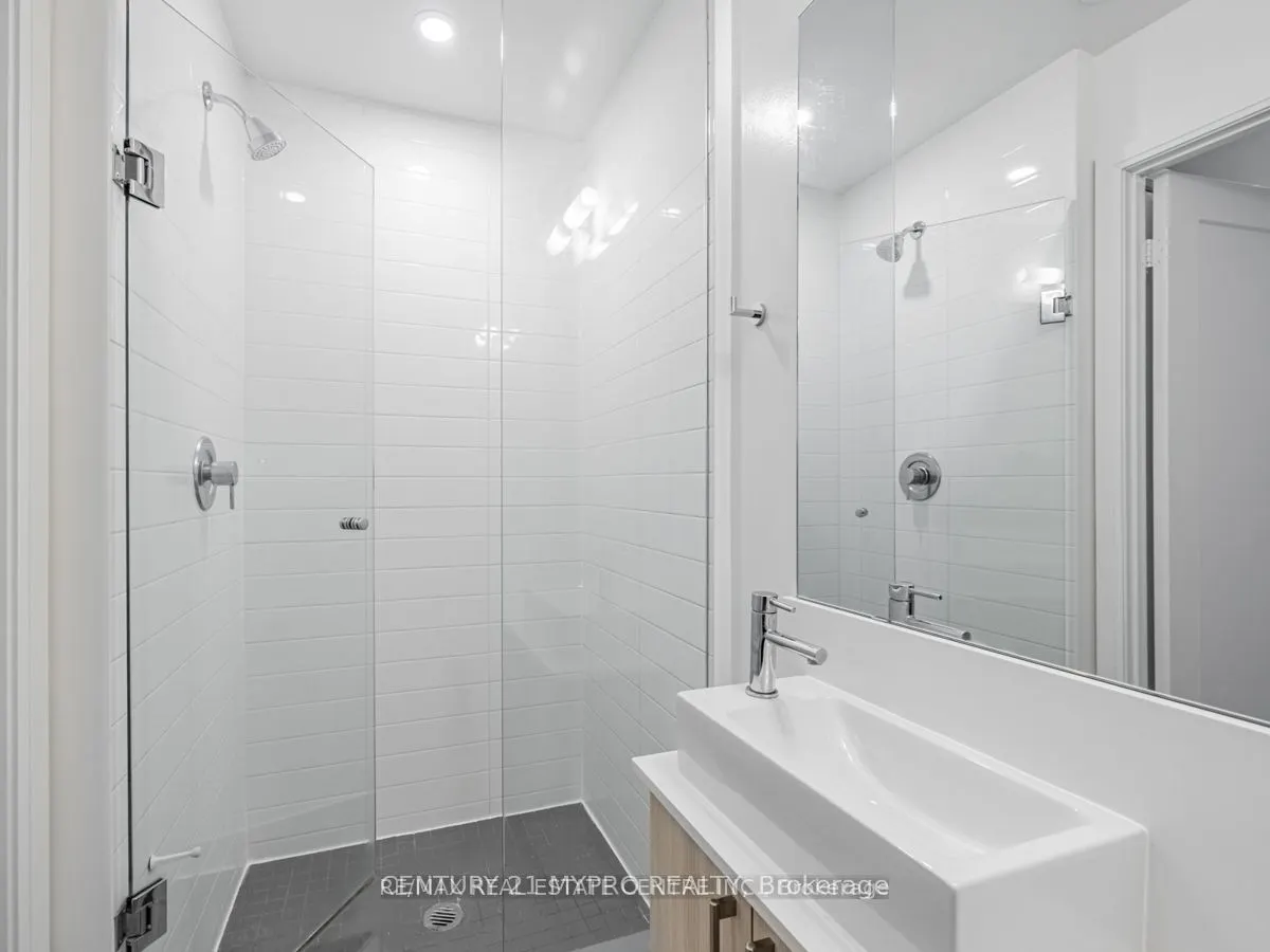27 Bathurst Street #901W