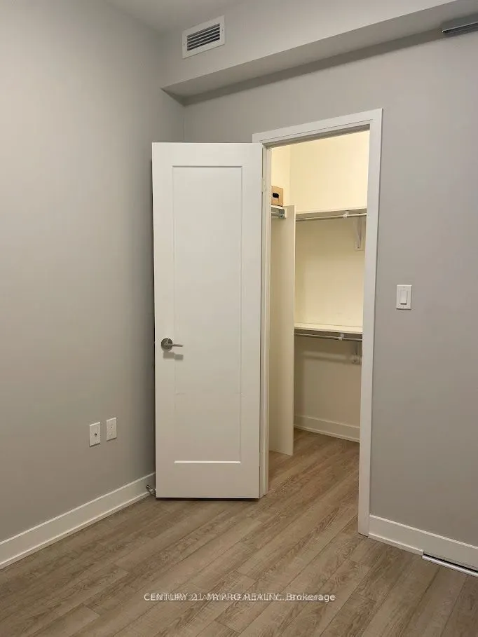 27 Bathurst Street #901W