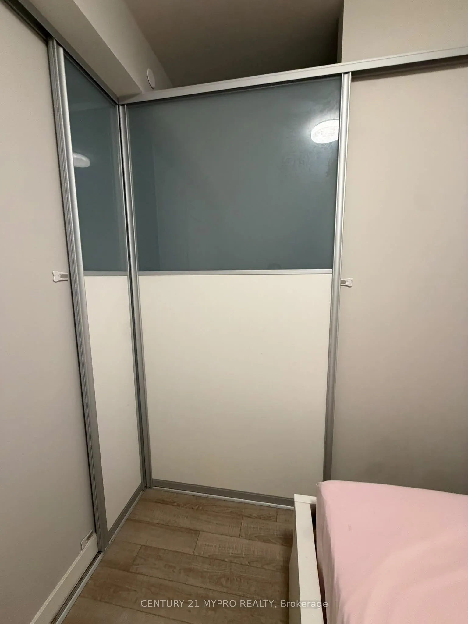 27 Bathurst Street #901W