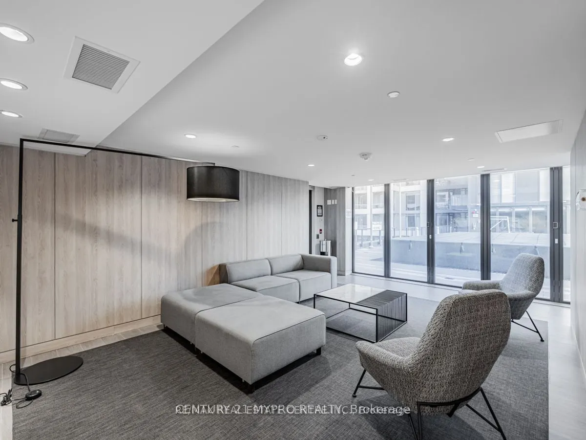 27 Bathurst Street #901W