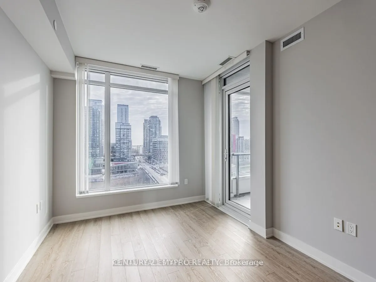 27 Bathurst Street #901W