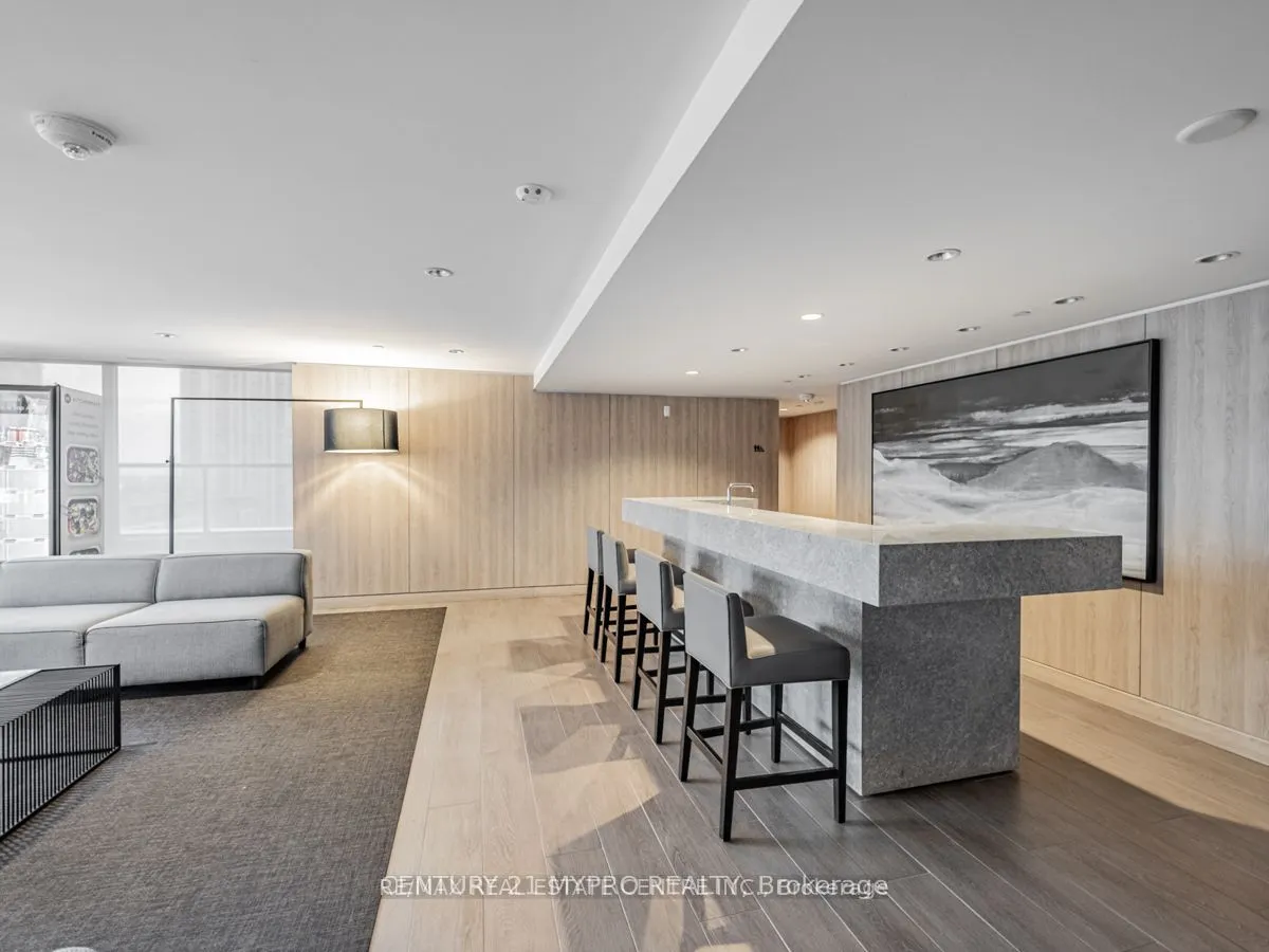 27 Bathurst Street #901W
