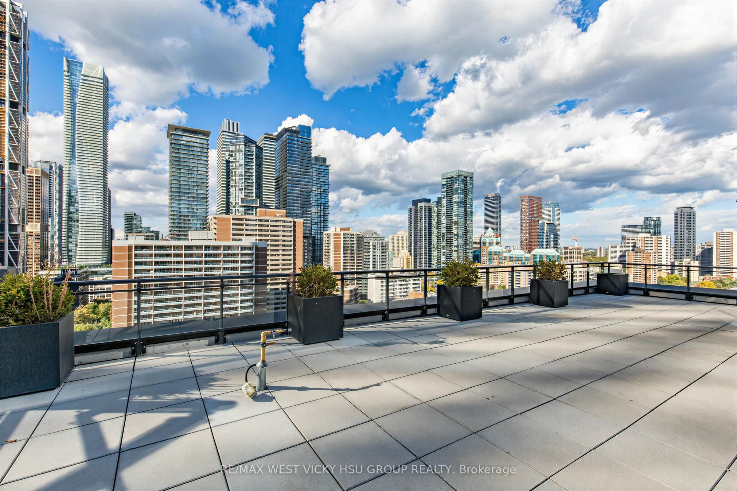 17 Dundonald Street #305