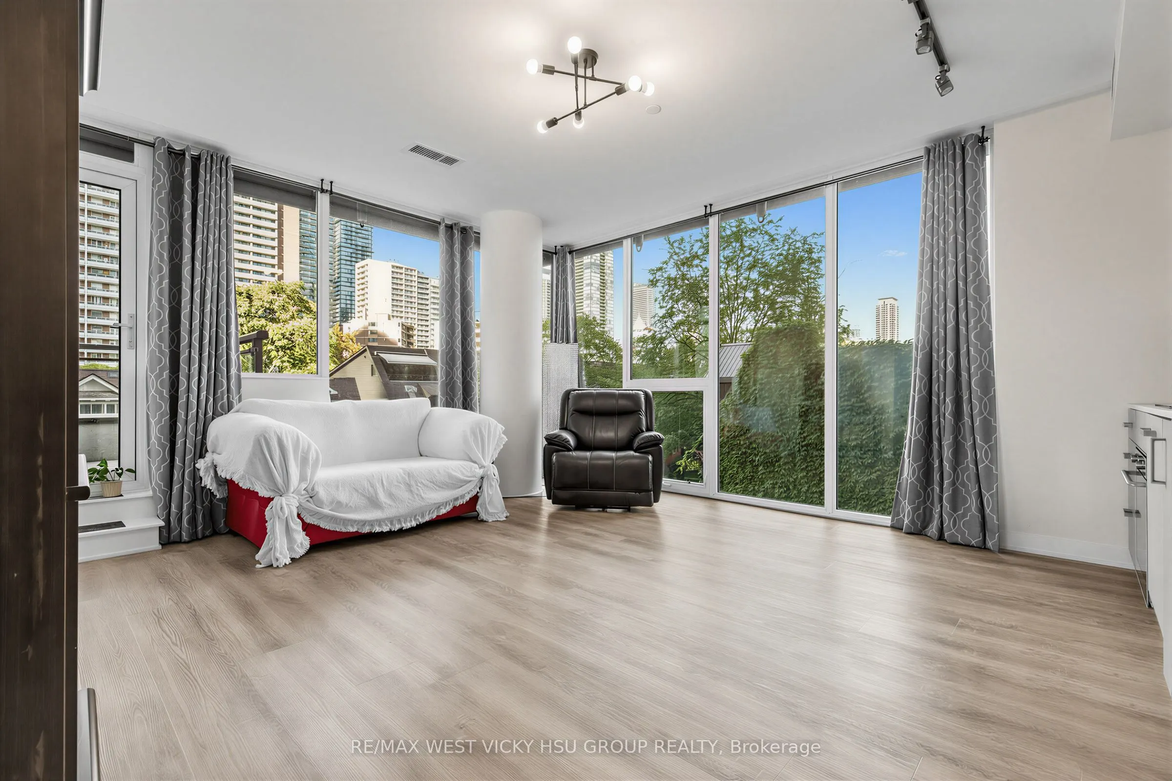 17 Dundonald Street #305