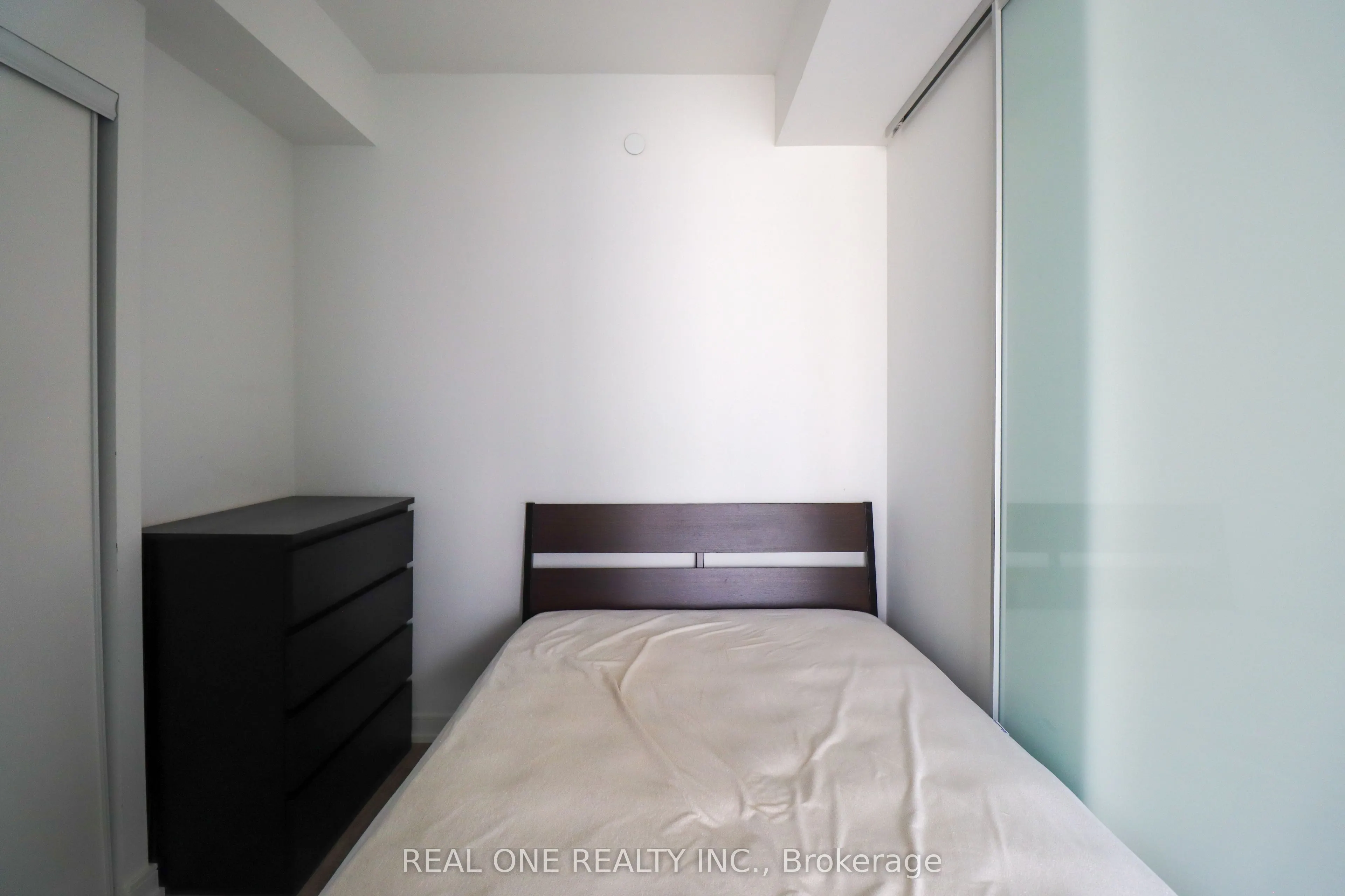 28 Wellesley Street E #1908