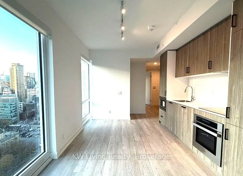 88 Queen Street E #5609