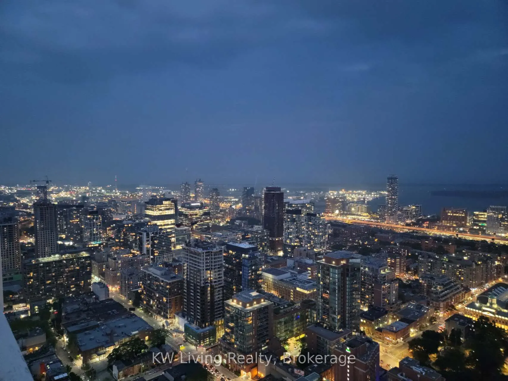 88 Queen Street E #5609