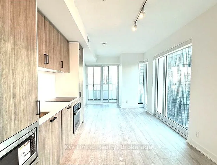 88 Queen Street E #5609