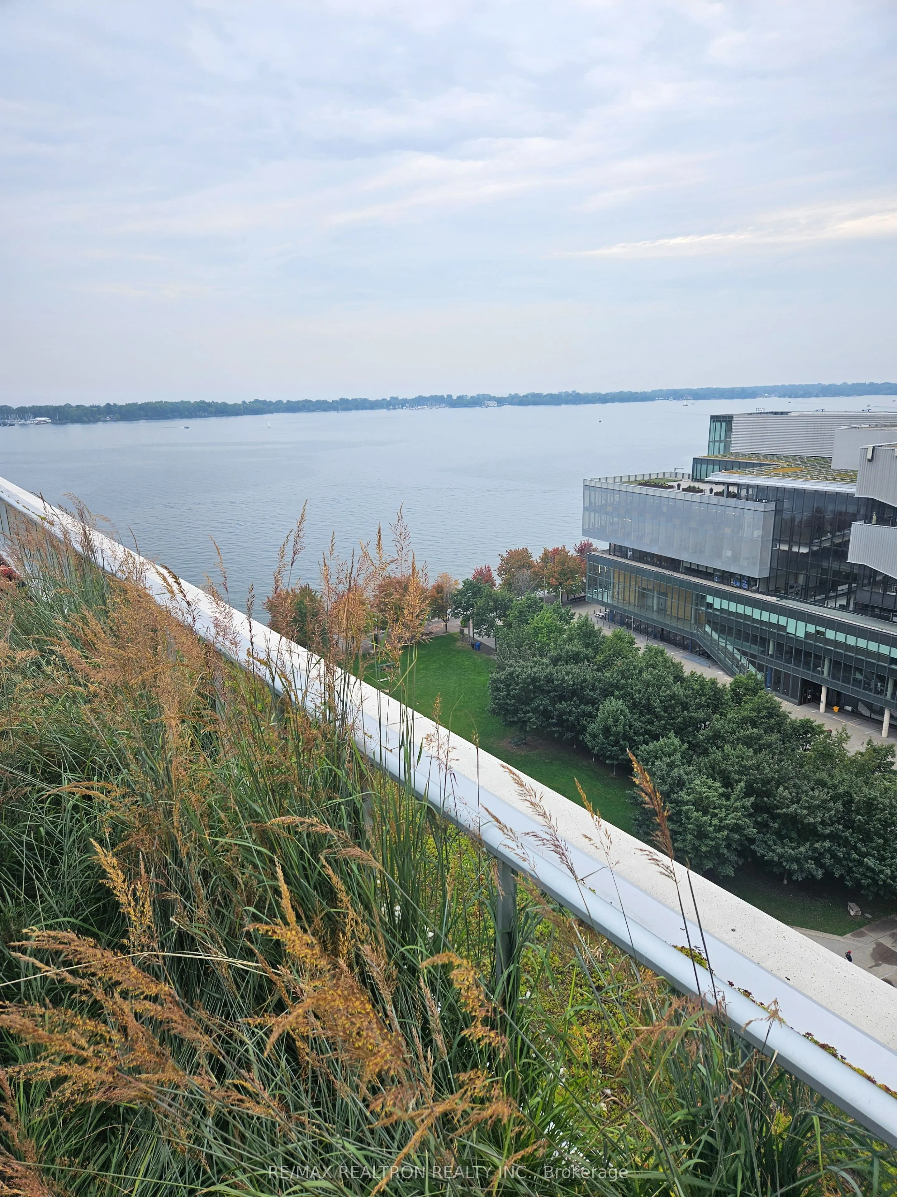 15 Merchant's Wharf #244