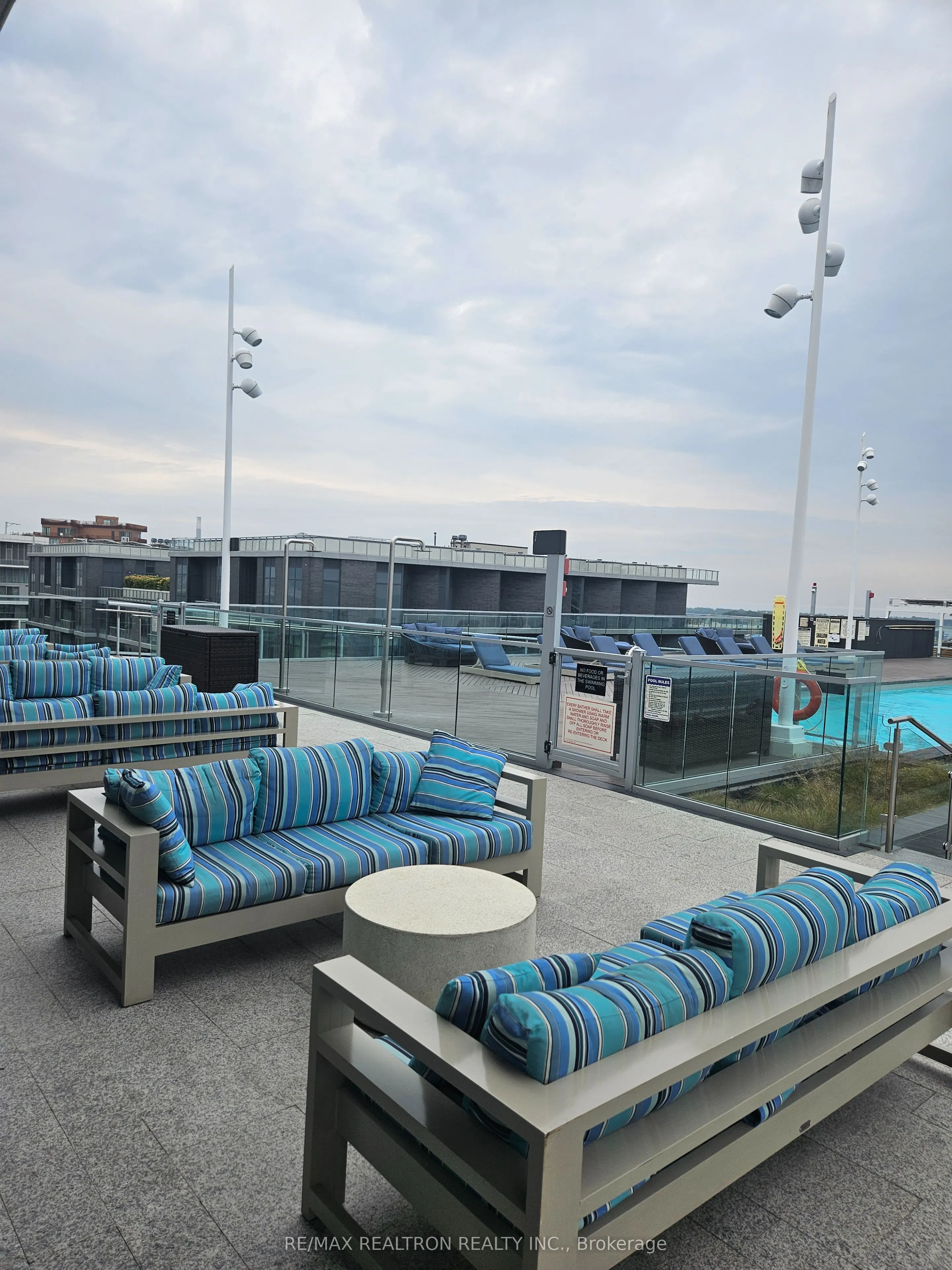 15 Merchant's Wharf #244
