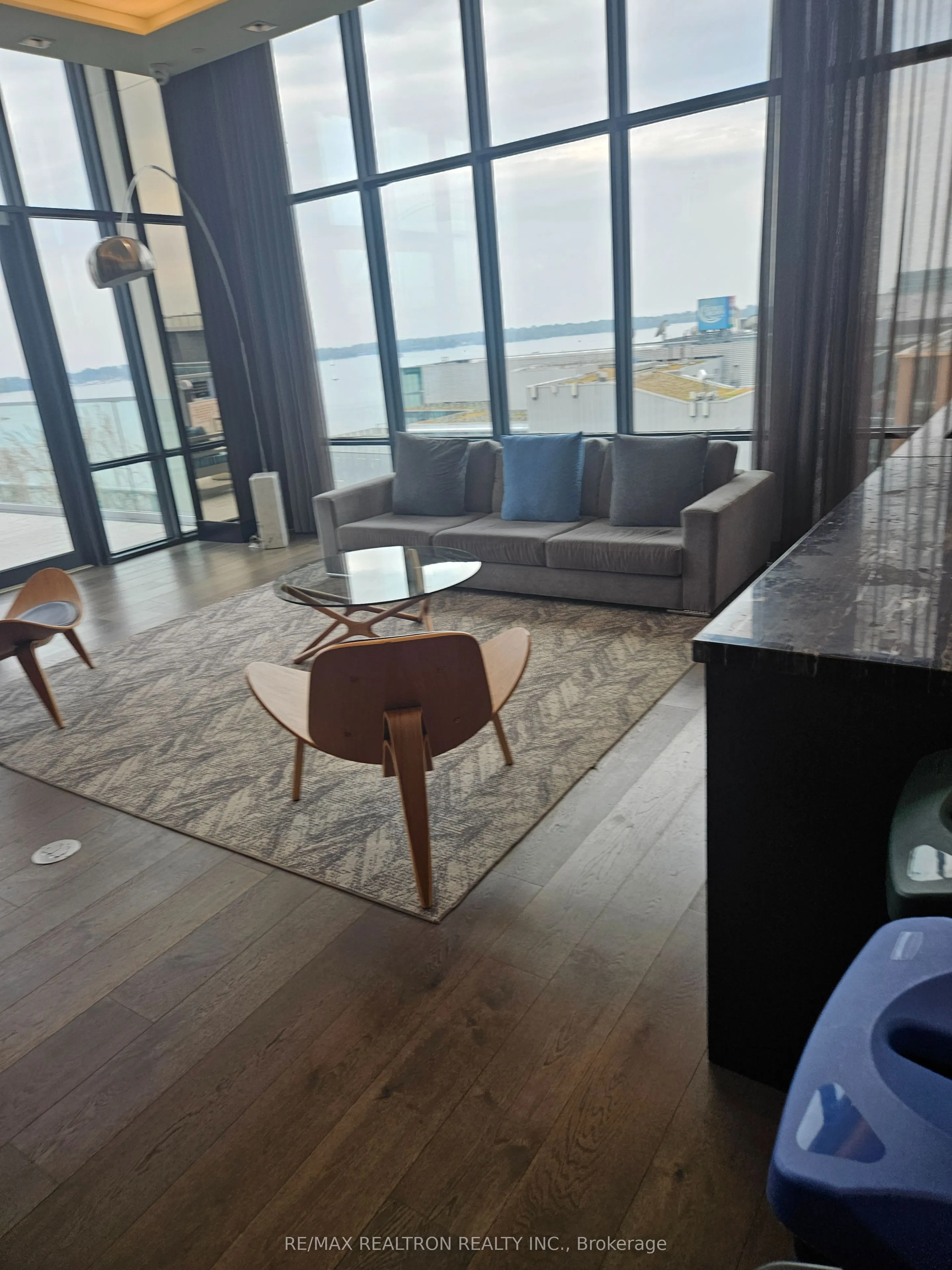 15 Merchant's Wharf #244