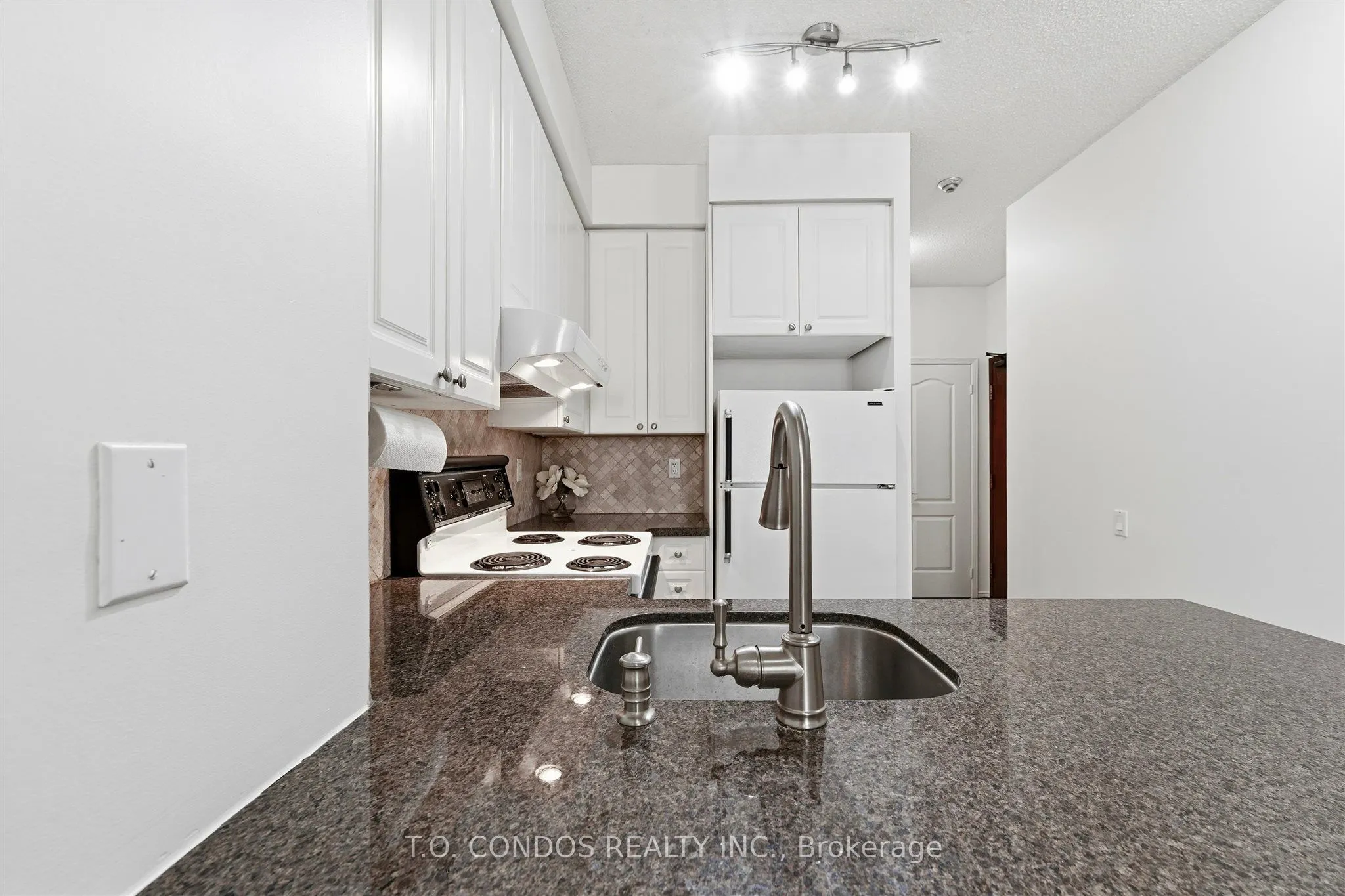 555 Yonge Street #304