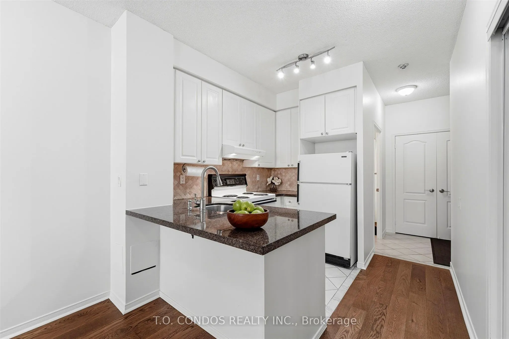 555 Yonge Street #304