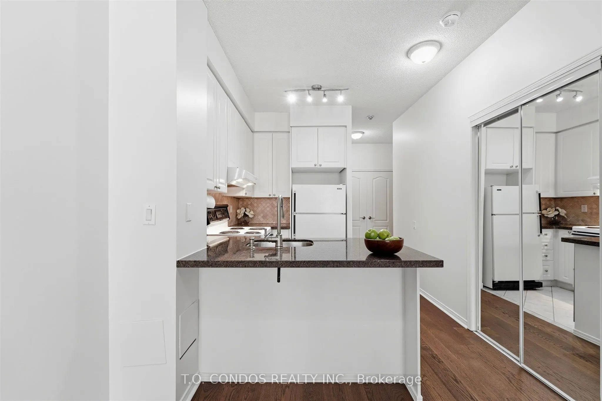 555 Yonge Street #304