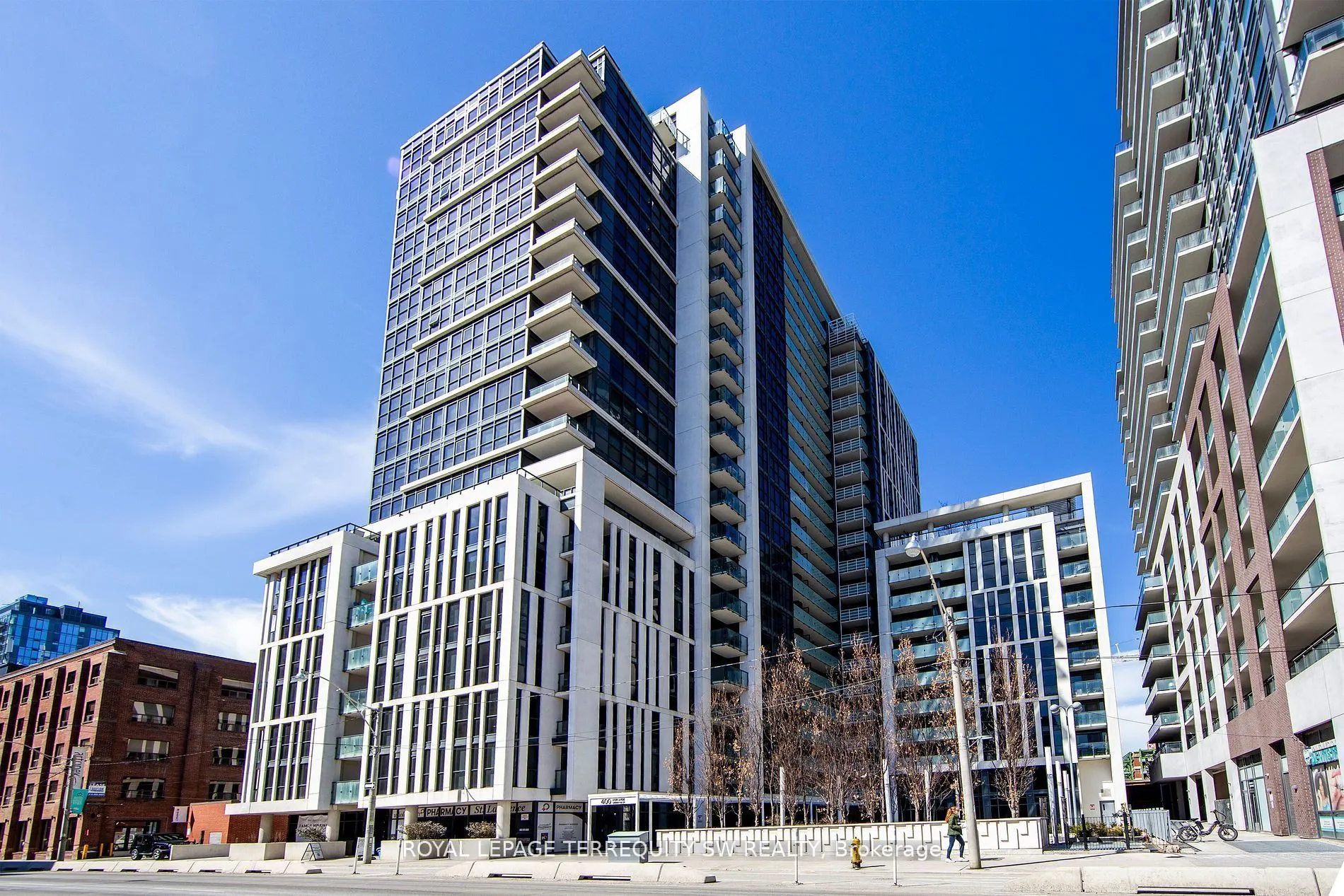 400 Adelaide Street E #807