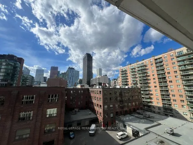400 Adelaide Street E #807