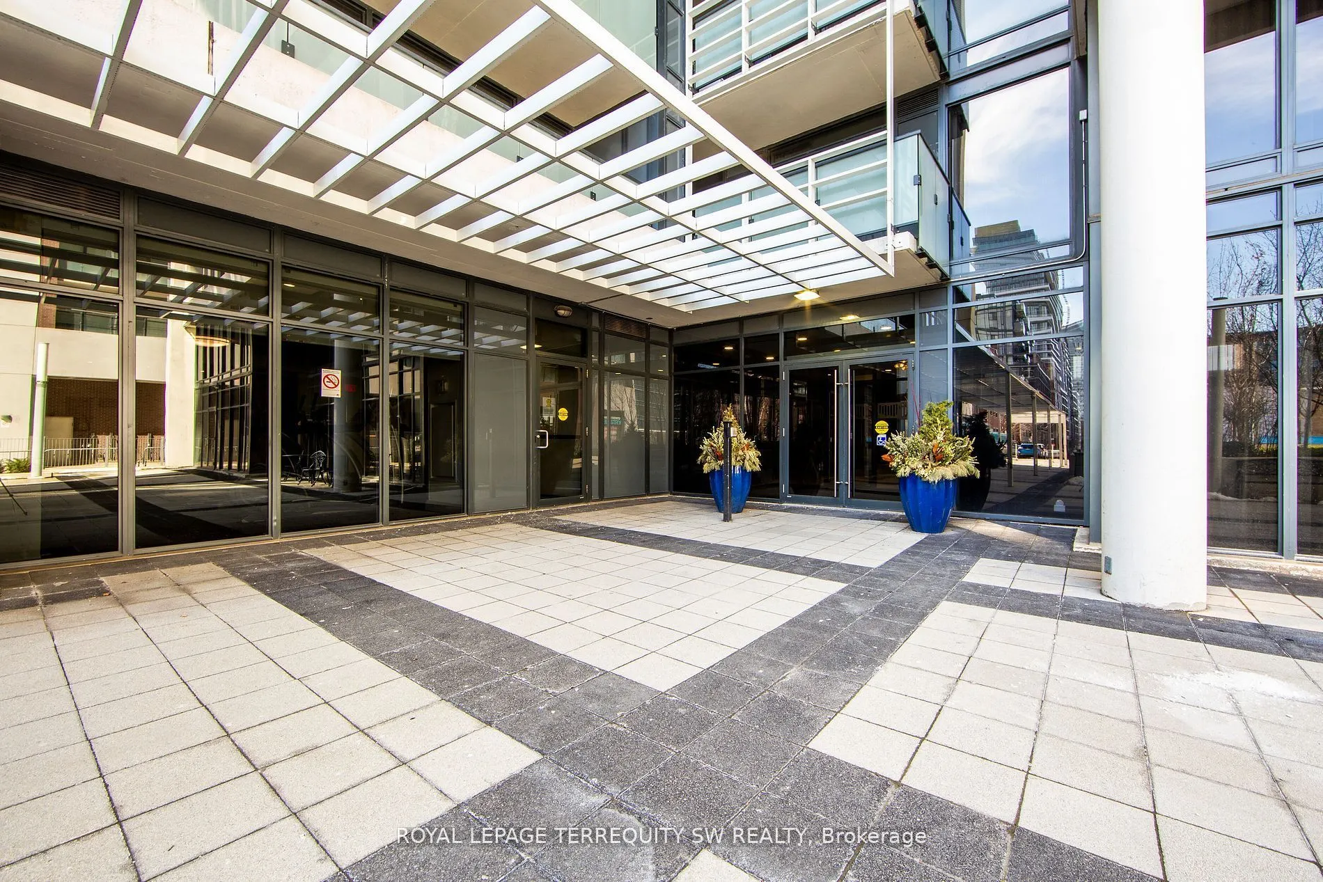 400 Adelaide Street E #807