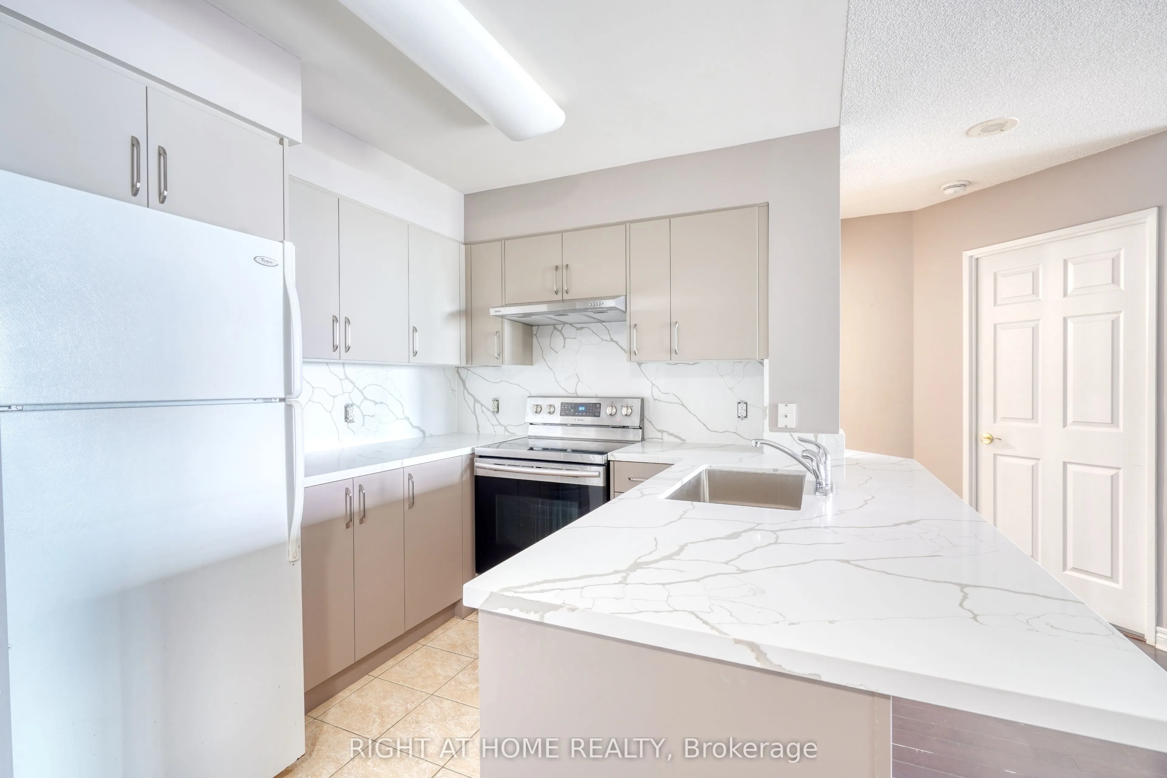 23 Hollywood Avenue #2501