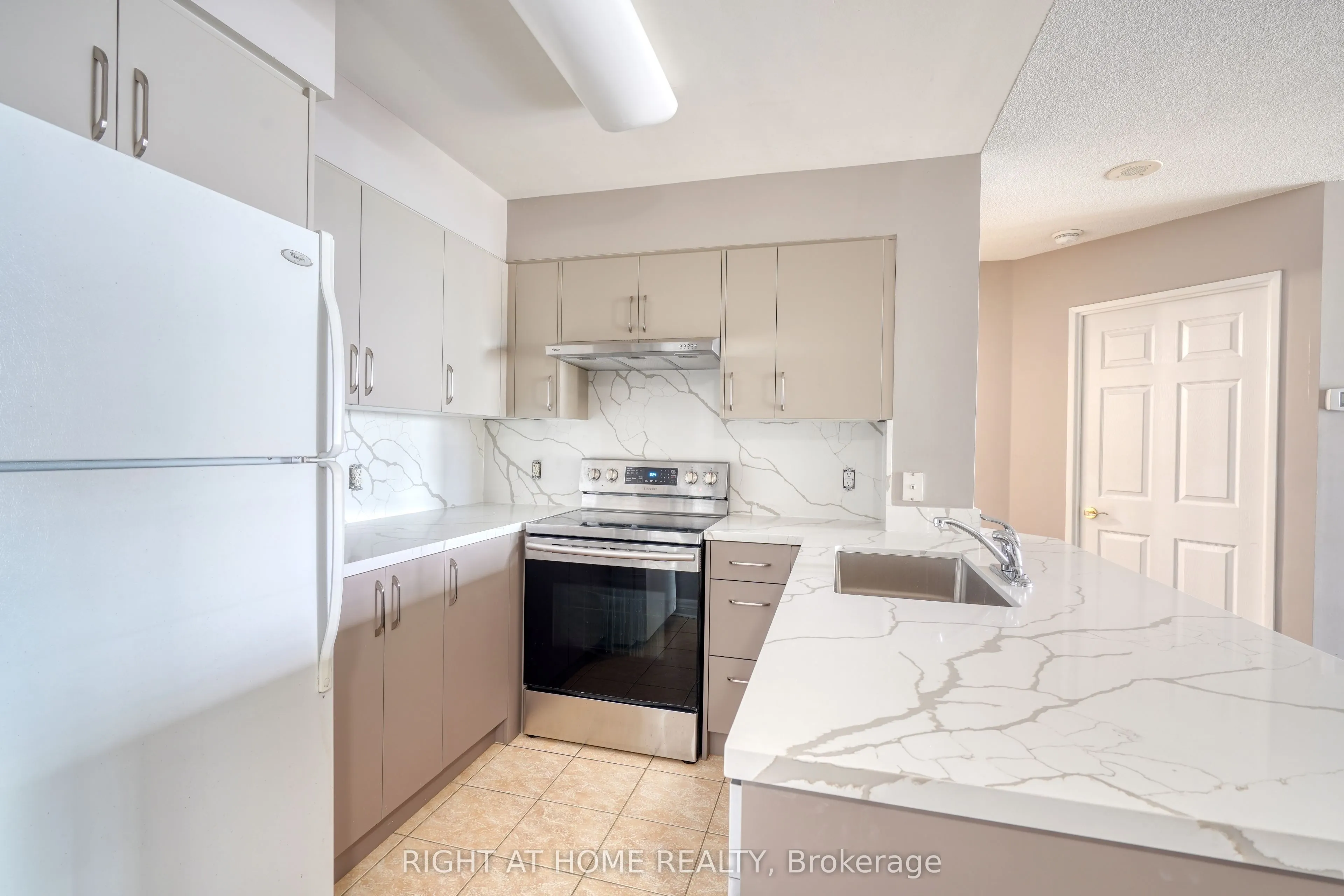23 Hollywood Avenue #2501