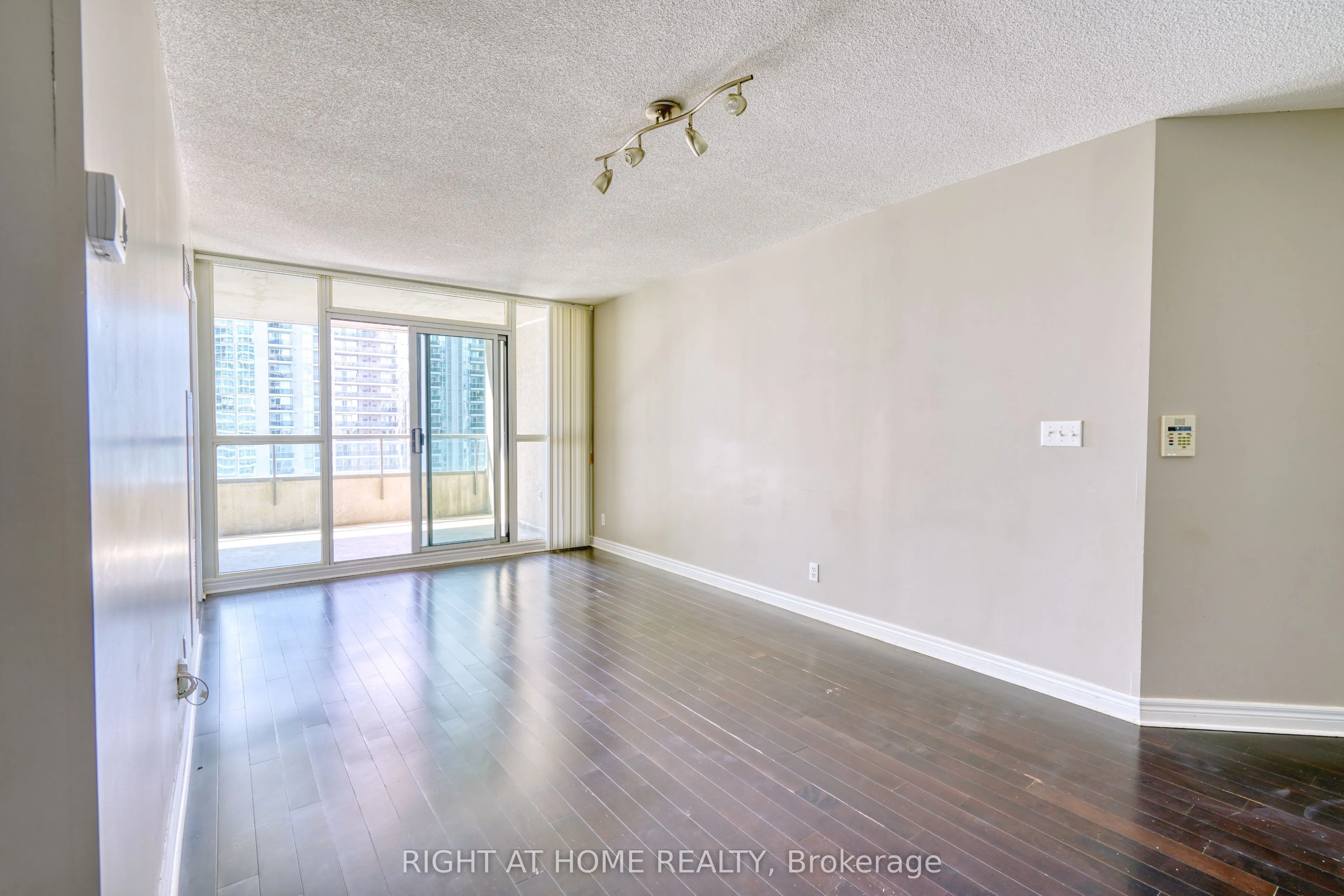 23 Hollywood Avenue #2501