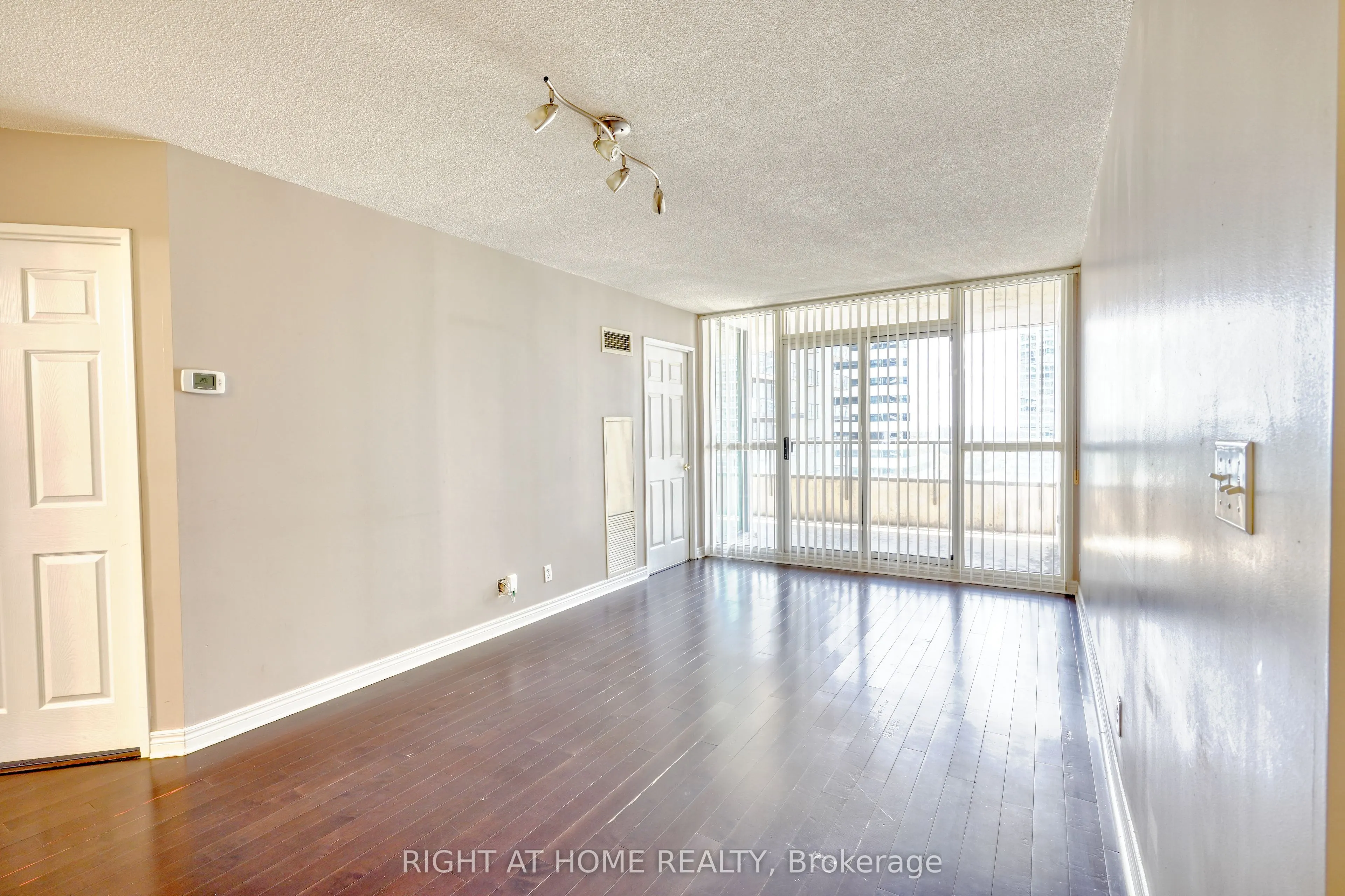 23 Hollywood Avenue #2501