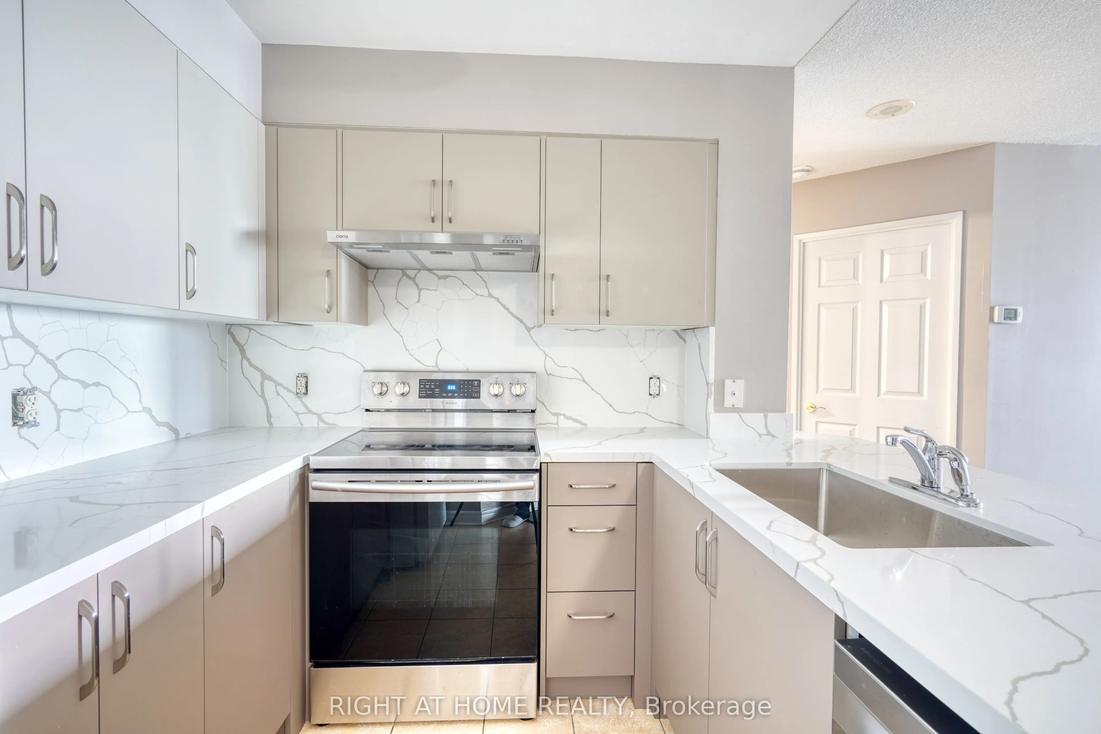 23 Hollywood Avenue #2501