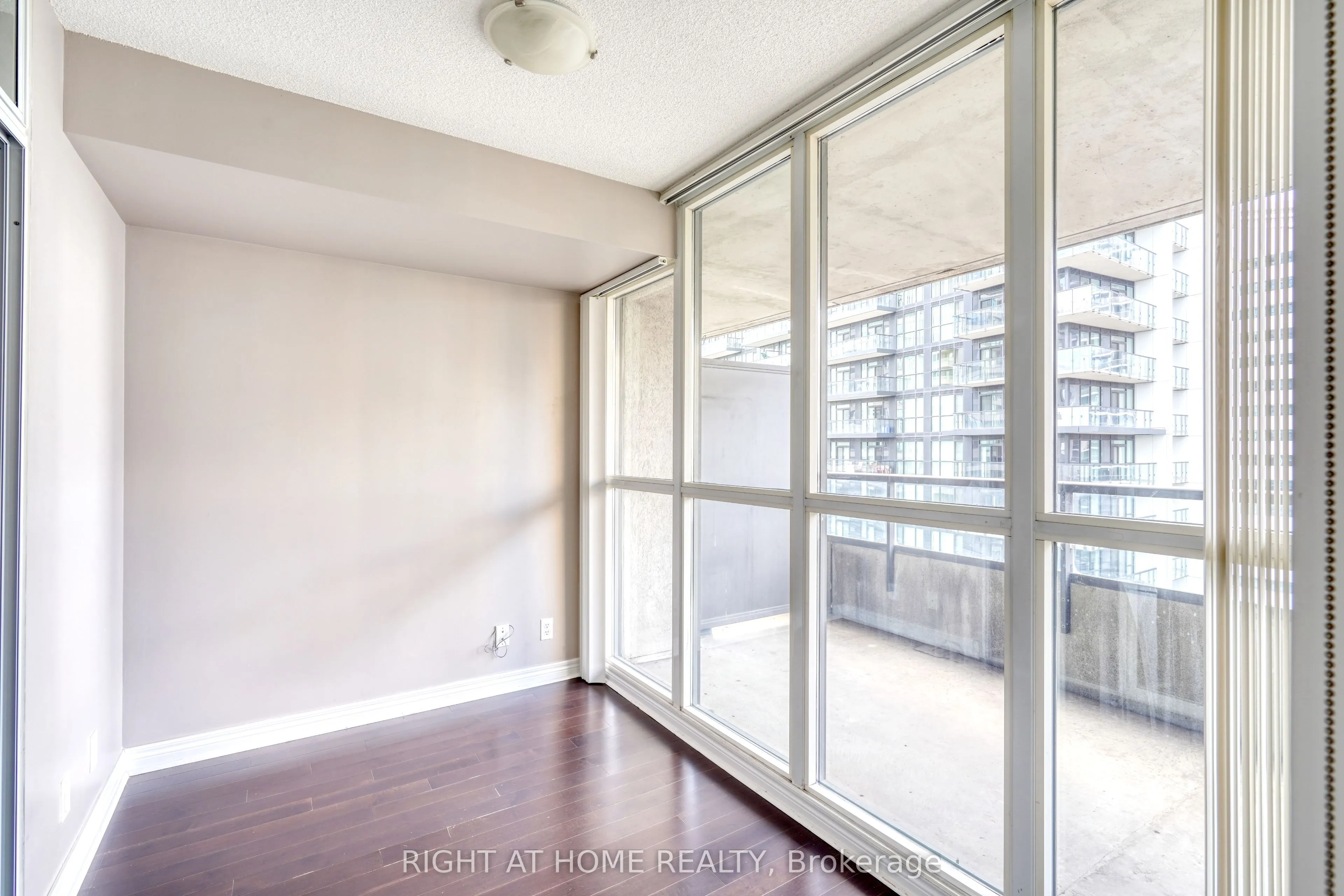 23 Hollywood Avenue #2501