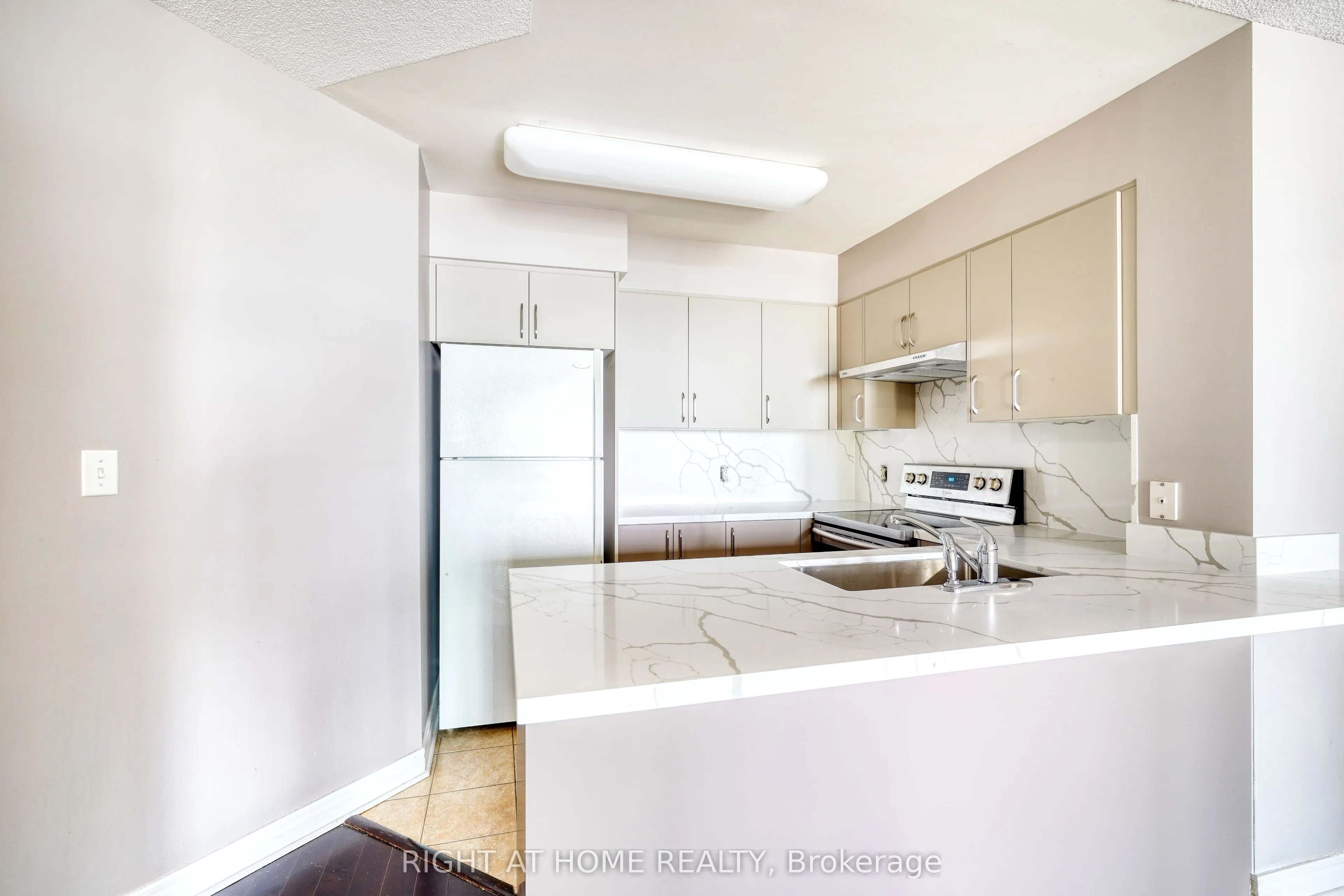 23 Hollywood Avenue #2501