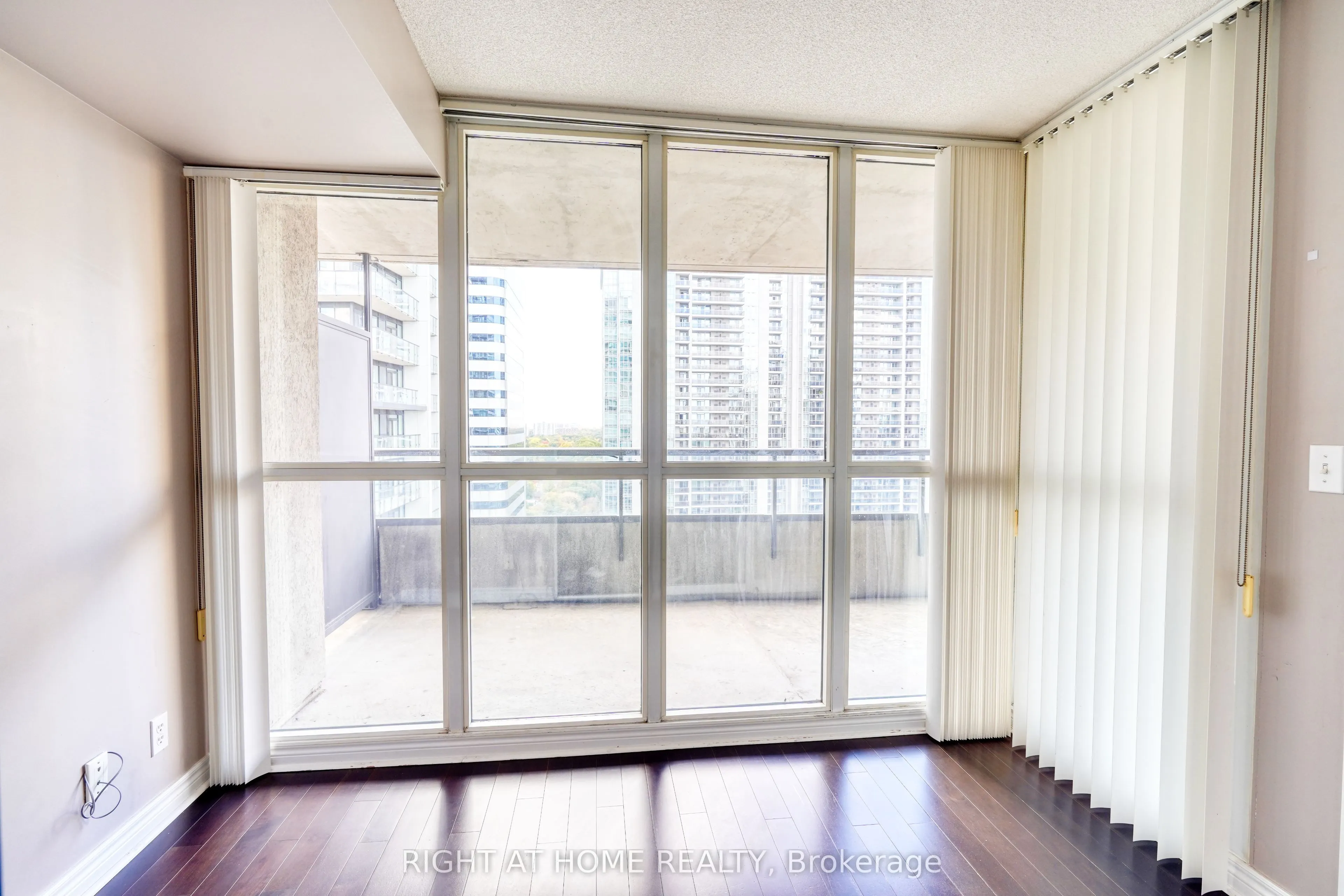23 Hollywood Avenue #2501