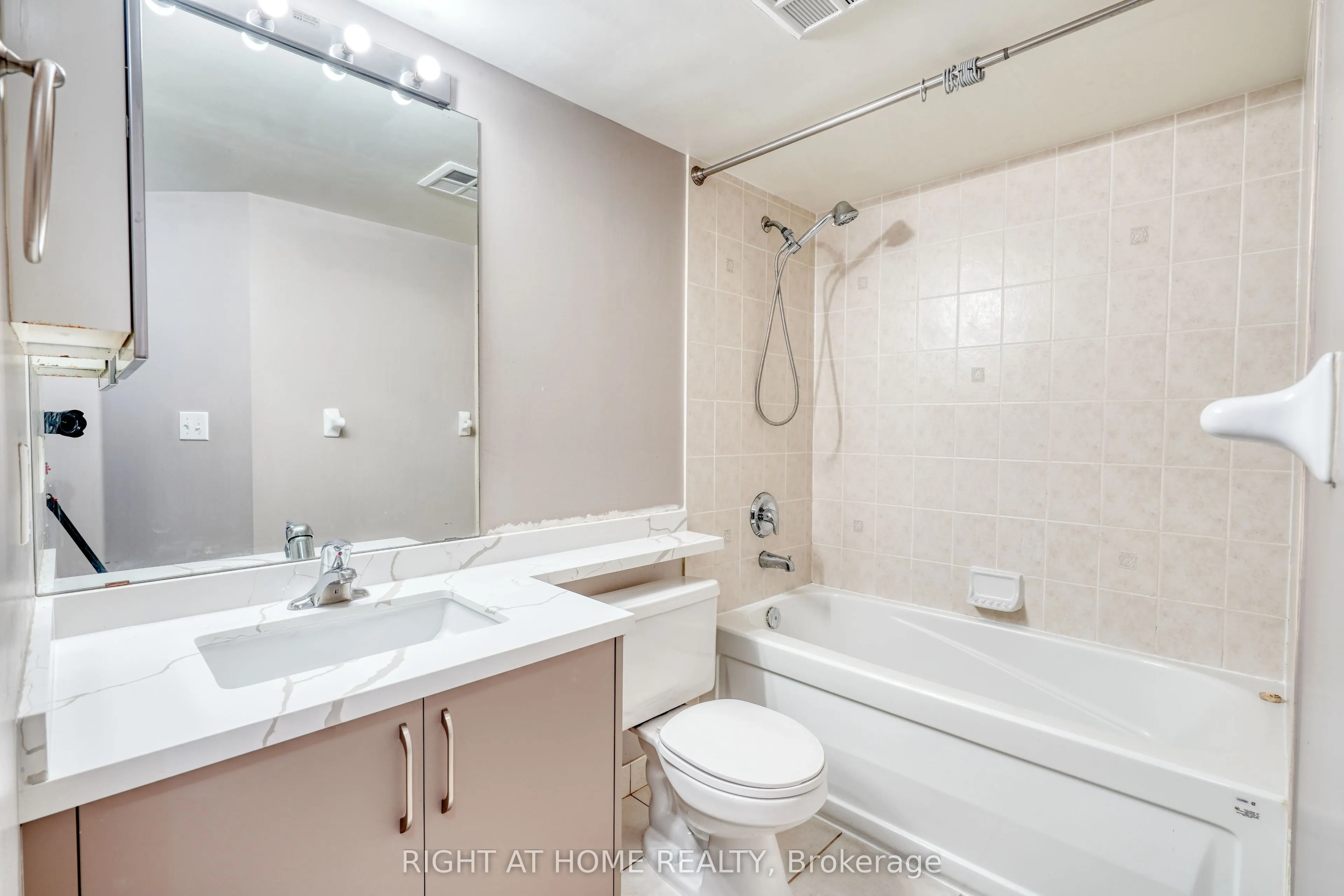 23 Hollywood Avenue #2501